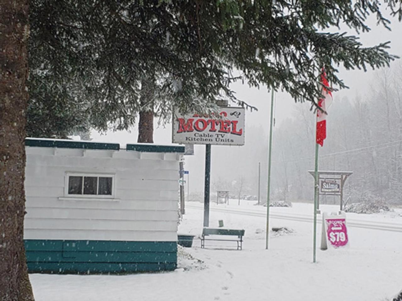 Reno Motel Salmo Exterior photo